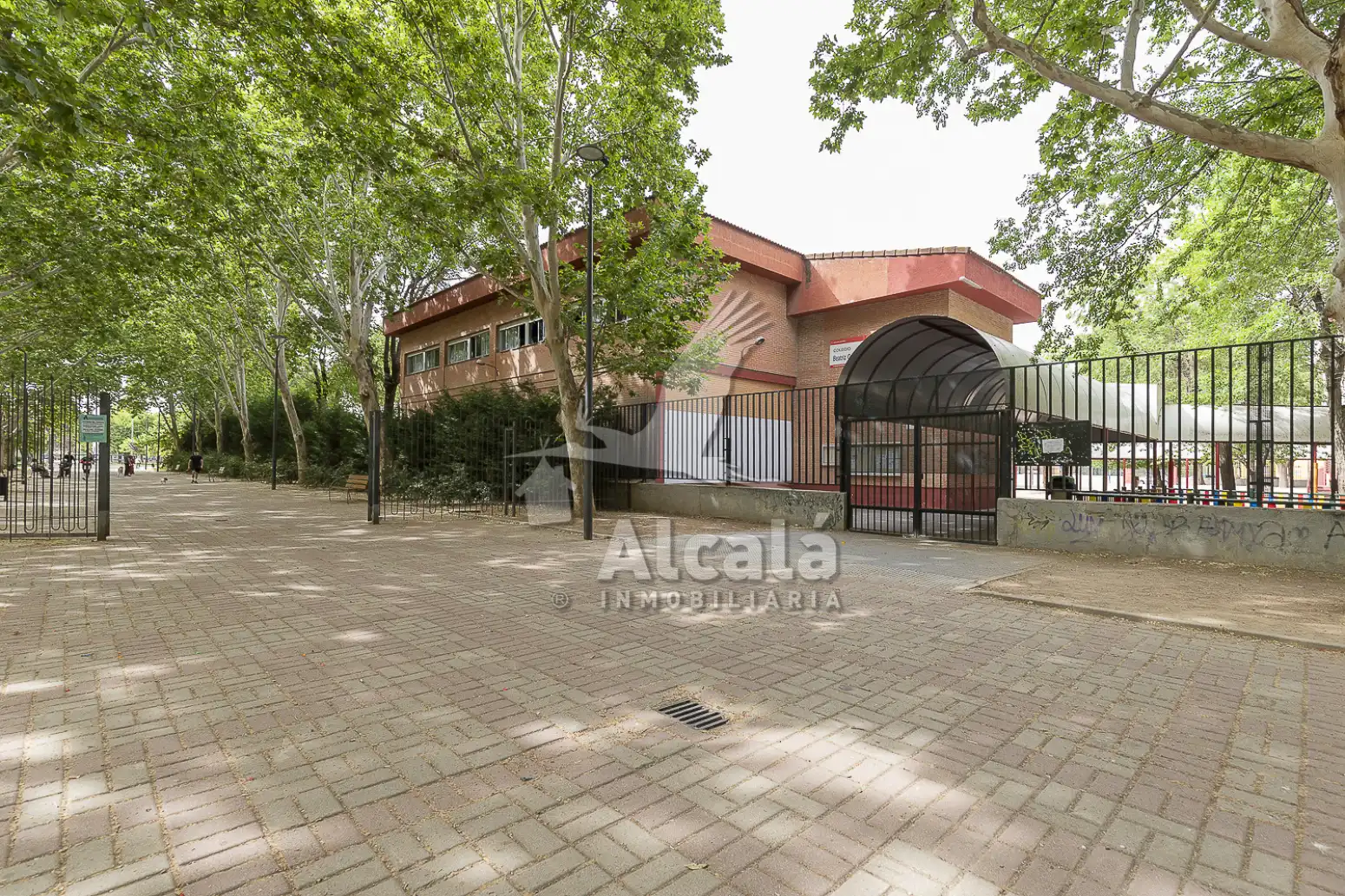 Vista exterior de Piso en venta en Alcalá de Henares
