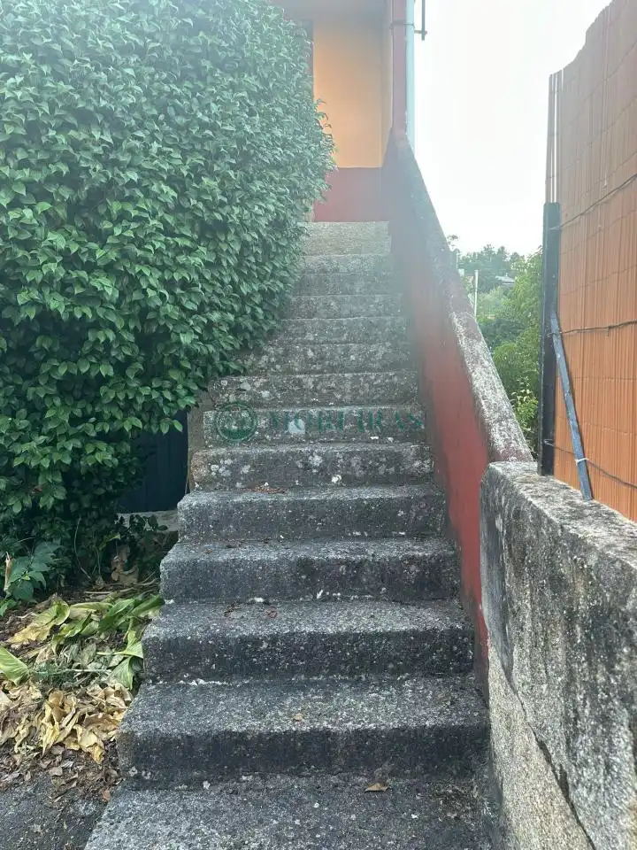 Vista exterior de Casa o xalet en venda en Barbadás amb Calefacció, Jardí privat i Balcó