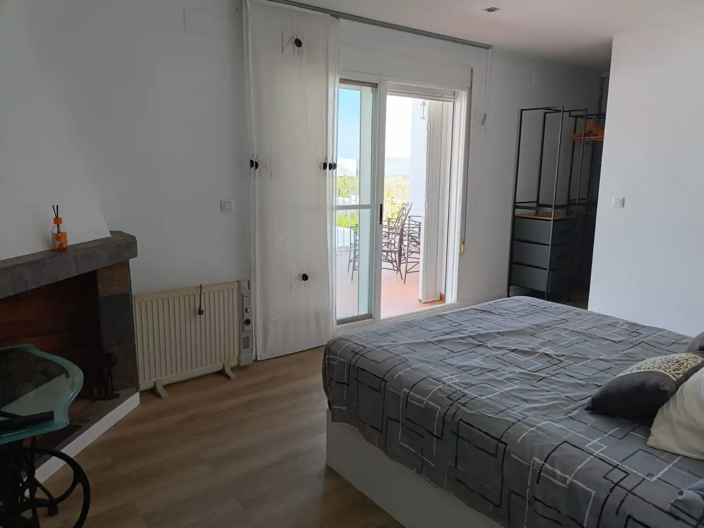 Dormitori de Casa adosada de lloguer en Montserrat amb Calefacció, Jardí privat i Parquet
