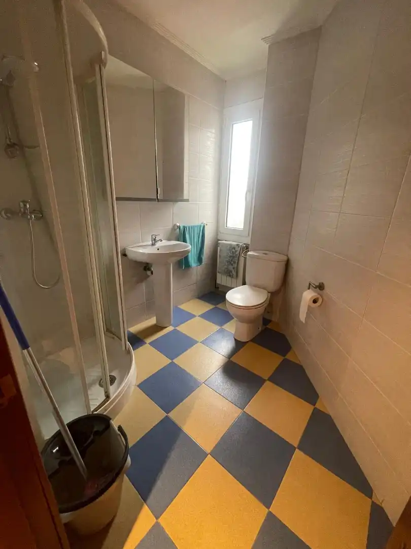 Baño de Piso en venta en Calahorra con Aire acondicionado, Amueblado y Horno