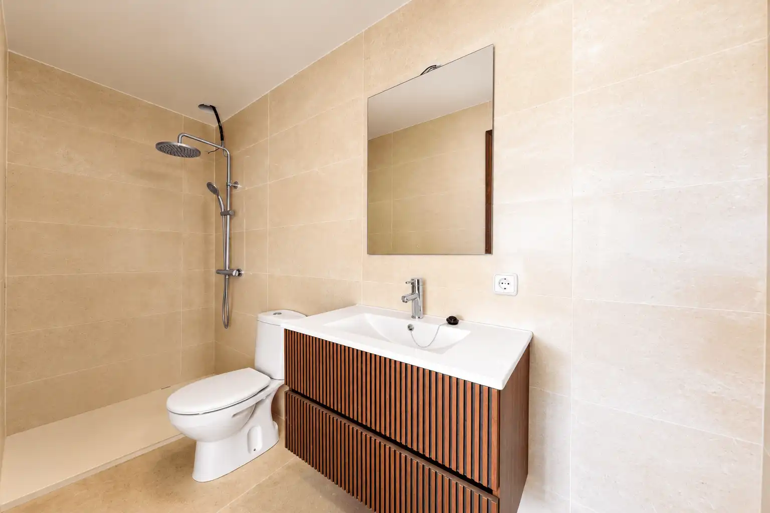 Bathroom of Apartments for rent in Manacor  with Air Conditioner and Balcony