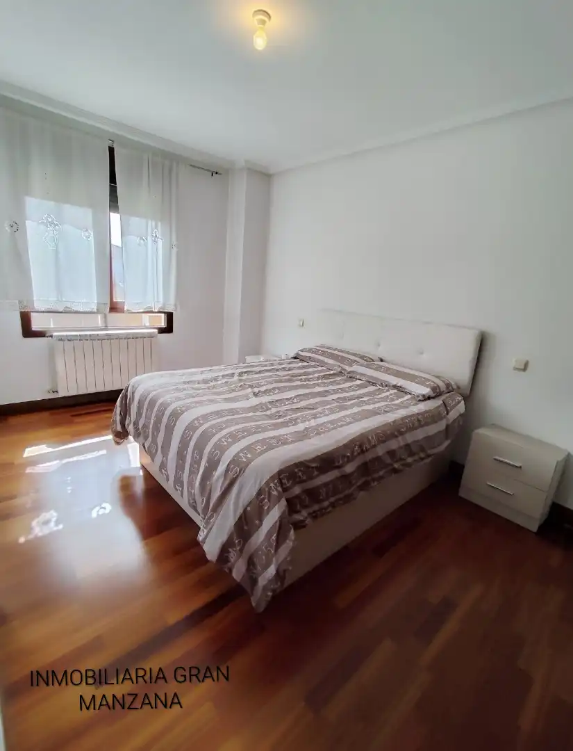 Habitación de Casa adosada en venta en Las Quintanillas con Calefacción, Jardín privado y Parquet