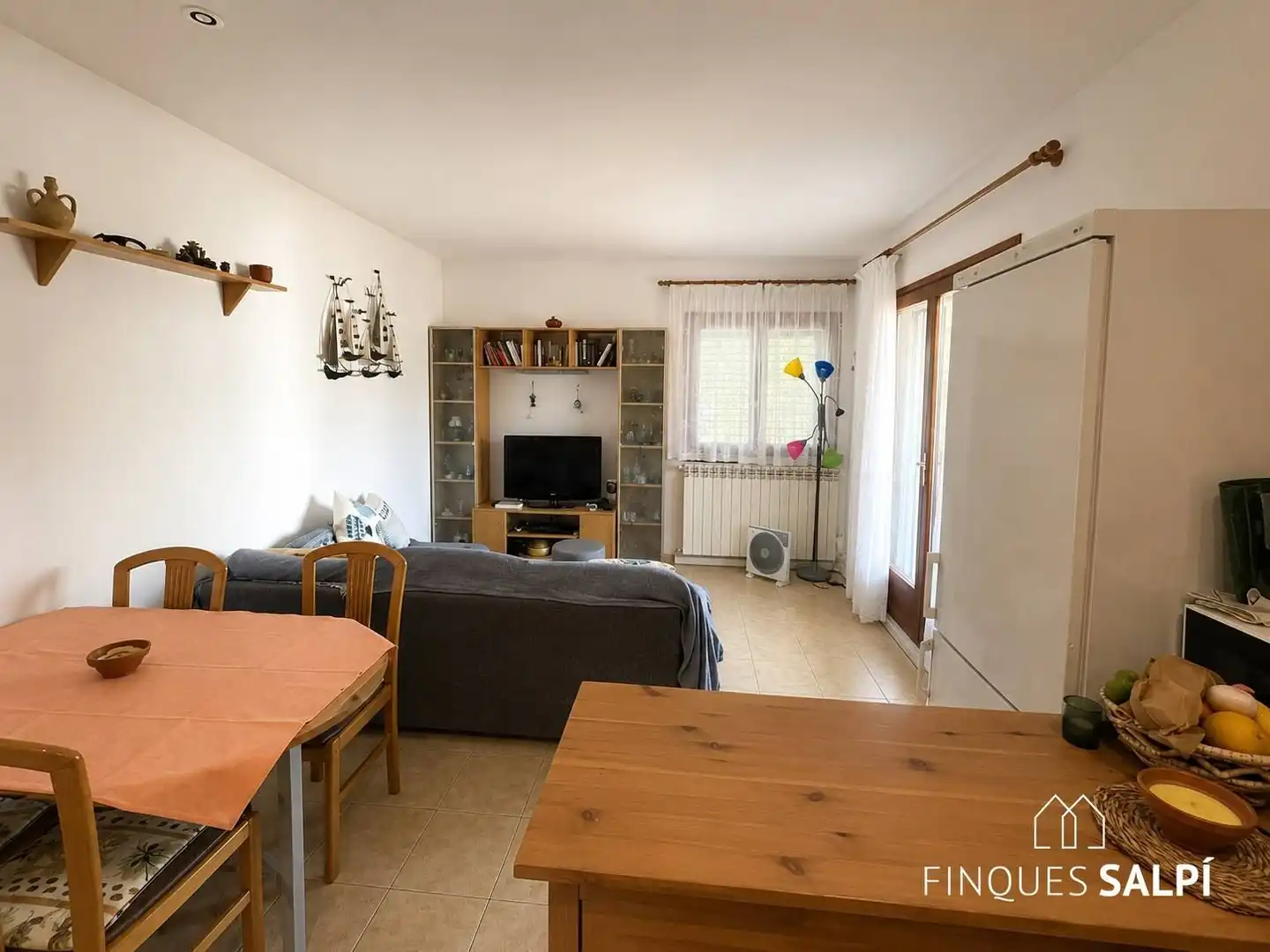 Wohnzimmer von Wohnungen zum Verkauf in L'Escala mit Terrasse, Abstellraum und Möbliert