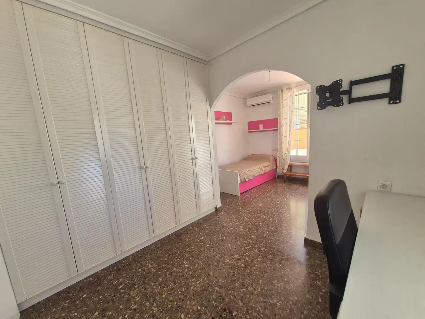 Habitación de Casa adosada de alquiler en Manises con Aire acondicionado, Terraza y Amueblado
