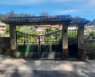 Vista exterior de Casa adosada en venda en Vigo  amb Calefacció, Jardí privat i Terrassa