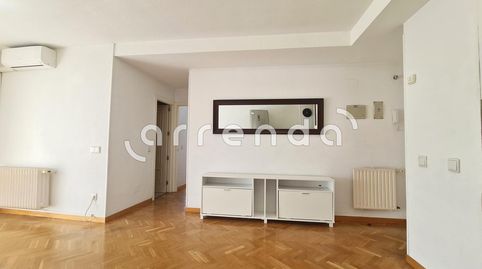 Foto 4 de Piso de alquiler en De la Hierbabuena, Berruguete, Madrid Capital