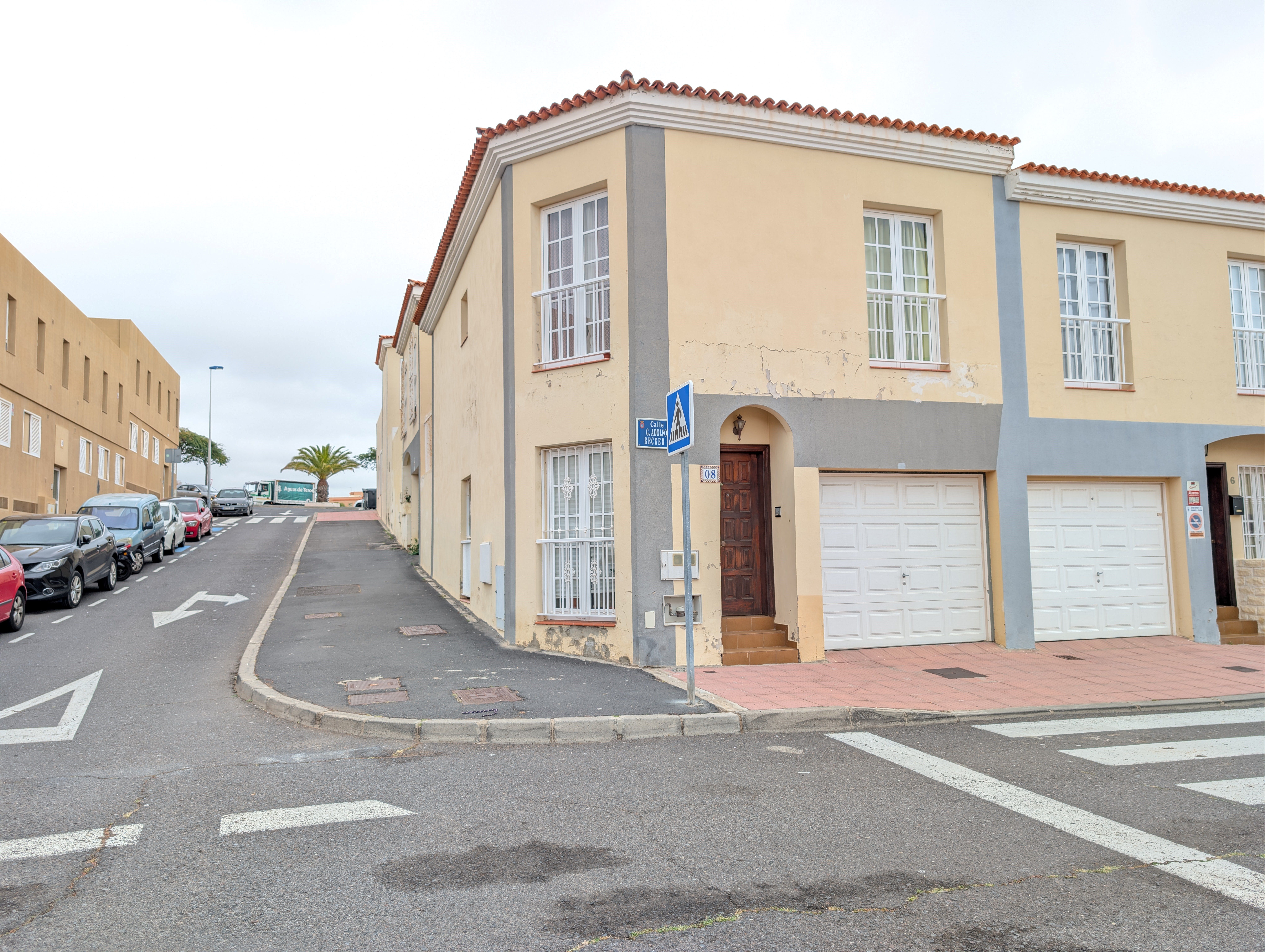 Vista exterior de Casa adosada en venda en Granadilla de Abona amb Terrassa