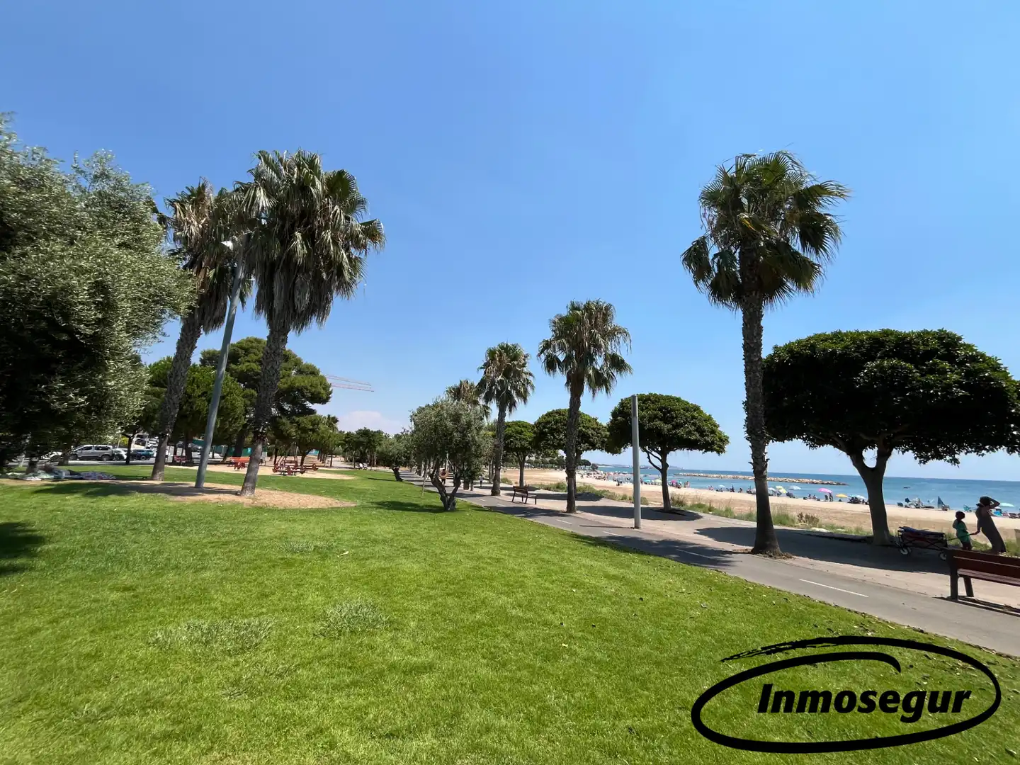 Vista exterior de Casa adosada en venda en Cambrils amb Aire condicionat, Calefacció i Jardí privat