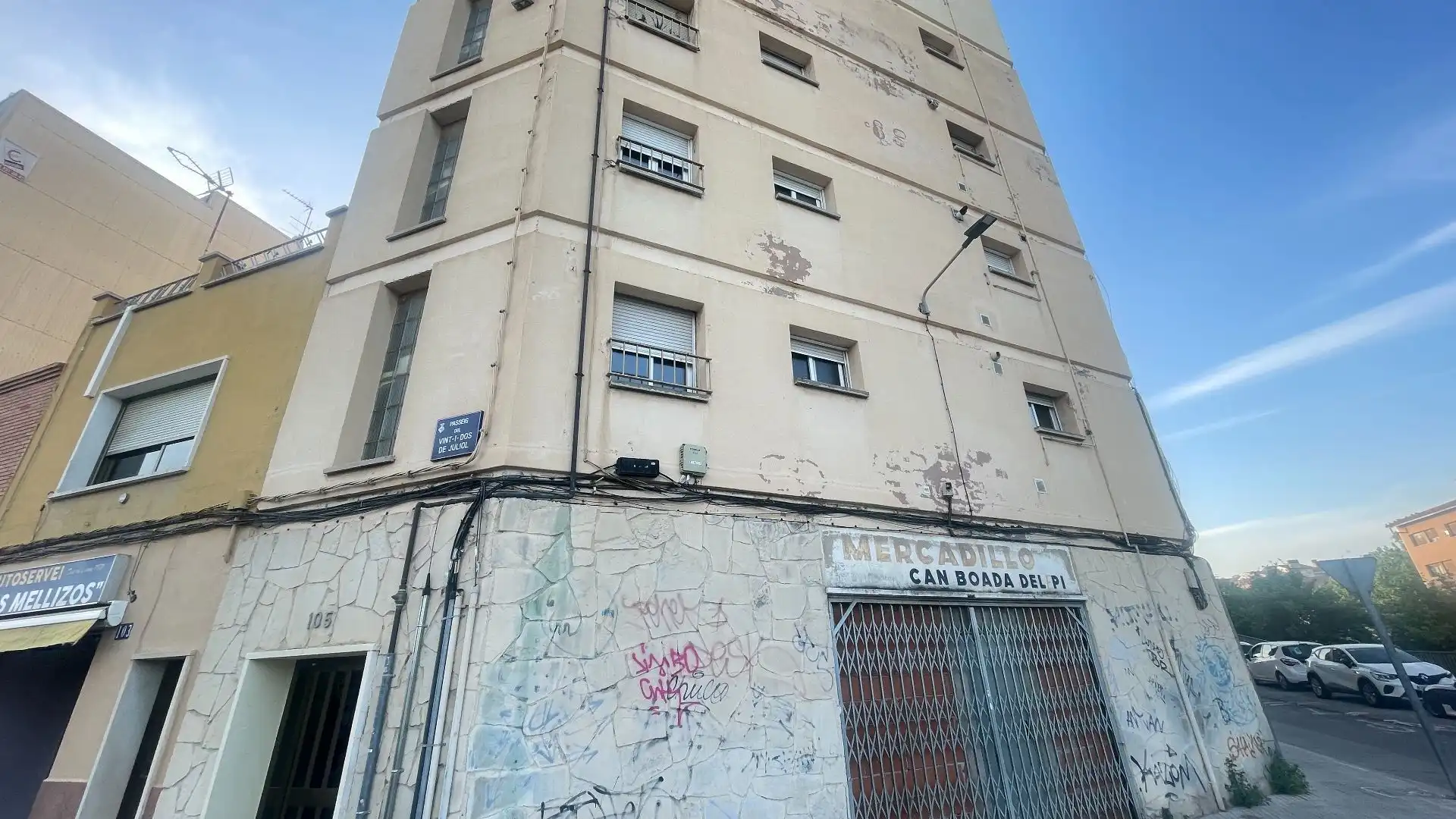 Vista exterior de Piso en venta en Terrassa con Calefacción