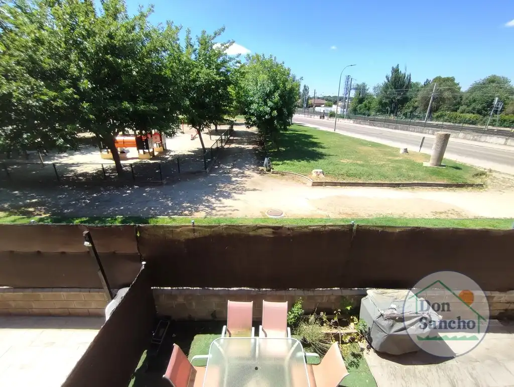 Terraza de Casa adosada en venta en Viana de Cega con Calefacción, Jardín privado y Terraza