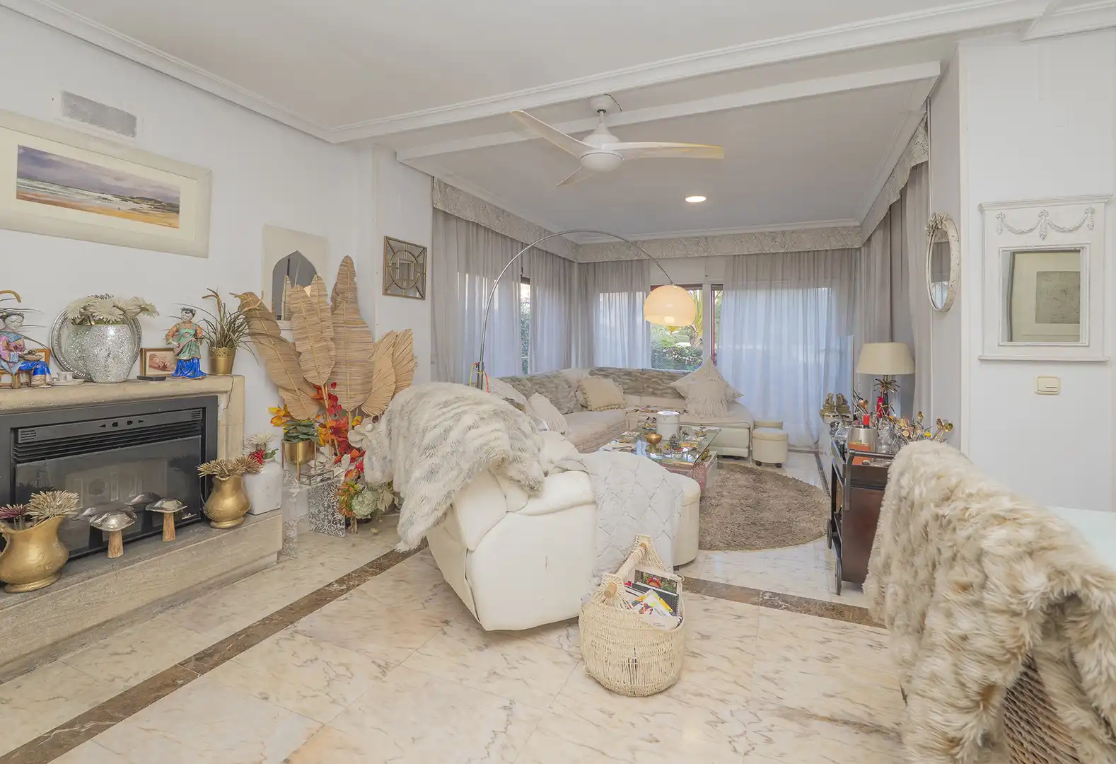 Sala de estar de Casa adosada en venta en Benalmádena con Terraza, Piscina y Internet
