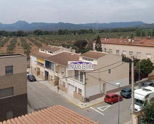 Vista exterior de Planta baixa en venda en Montbrió del Camp amb Balcó