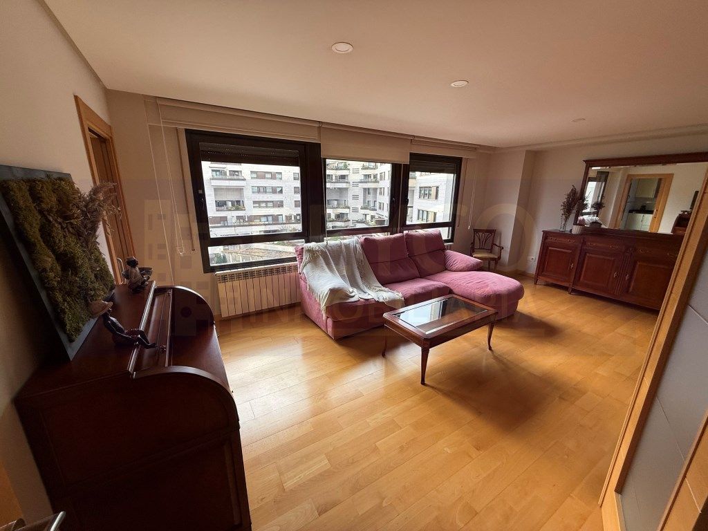 Sala d'estar de Apartament en venda en  Logroño amb Jardí privat, Terrassa i Piscina
