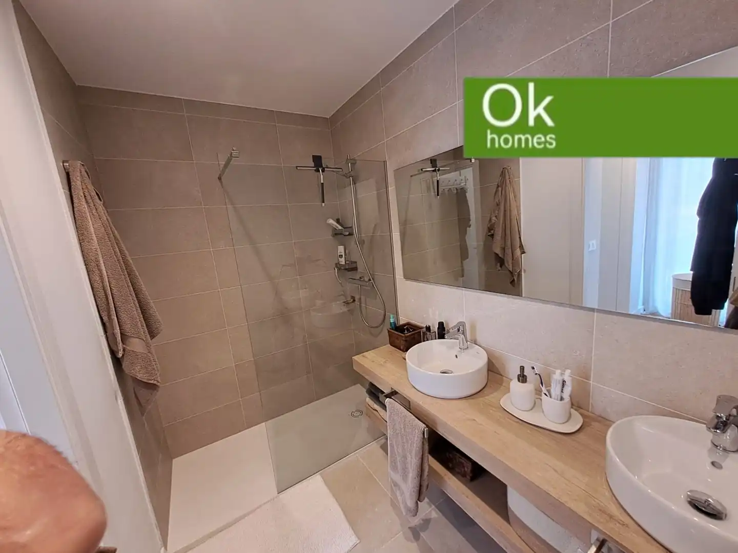 Baño de Casa adosada en venta en Oleiros con Calefacción, Parquet y Terraza