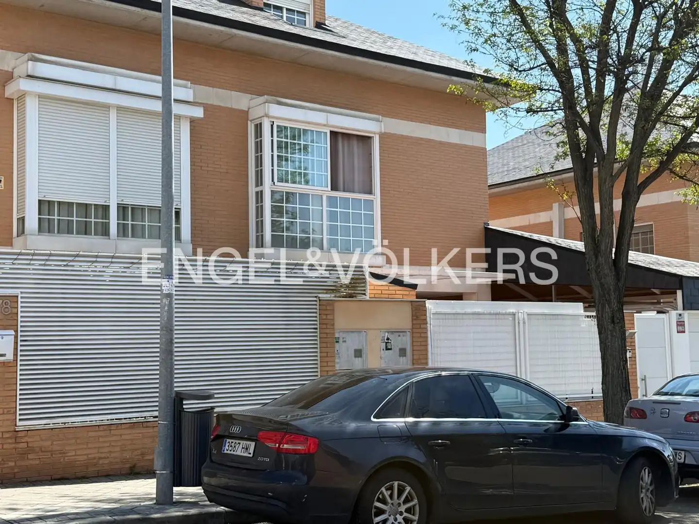 Vista exterior de Casa adosada en venta en Rivas-Vaciamadrid con Aire acondicionado, Calefacción y Jardín privado