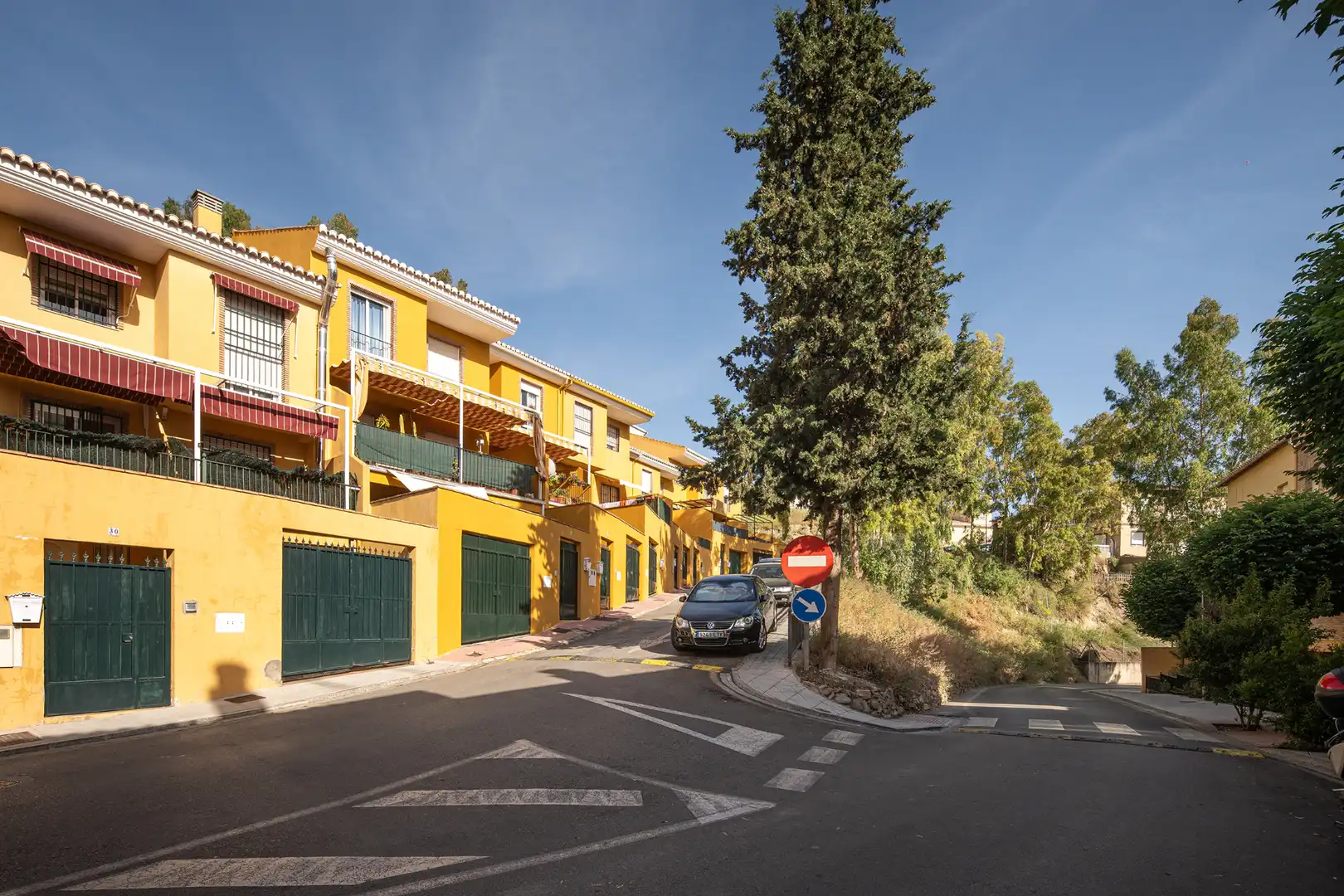 Vista exterior de Casa adosada en venta en Cenes de la Vega con Aire acondicionado, Calefacción y Terraza