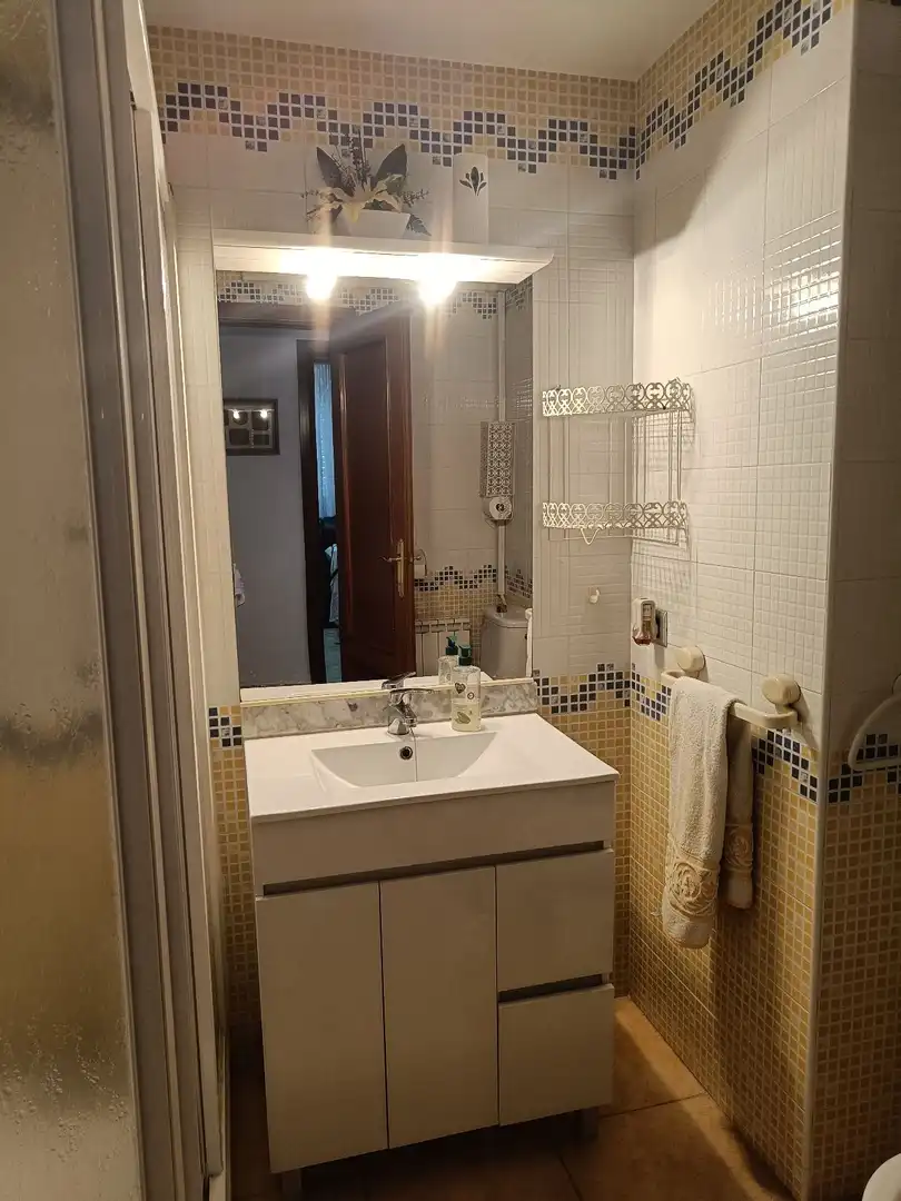 Badezimmer von Dachboden zum Verkauf in Calafell mit Klimaanlage, Heizung und Terrasse