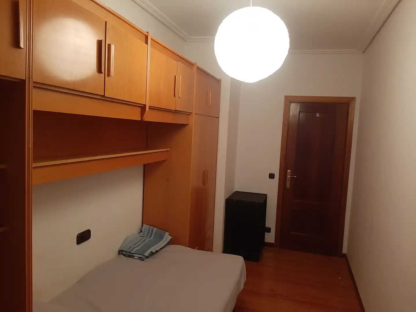 Habitación de Piso de alquiler en Vitoria - Gasteiz con Calefacción, Parquet y Amueblado