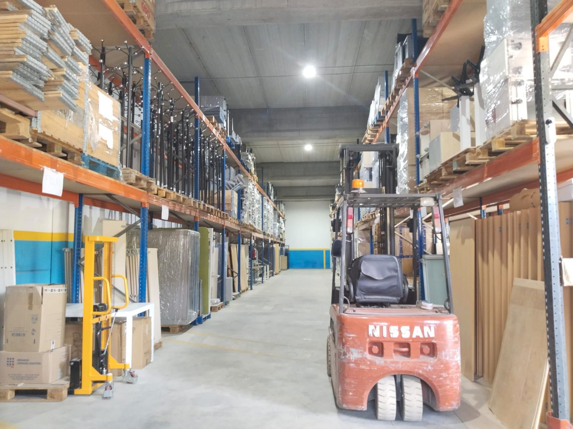 Nau industrial en venda en Vallirana amb Alarma