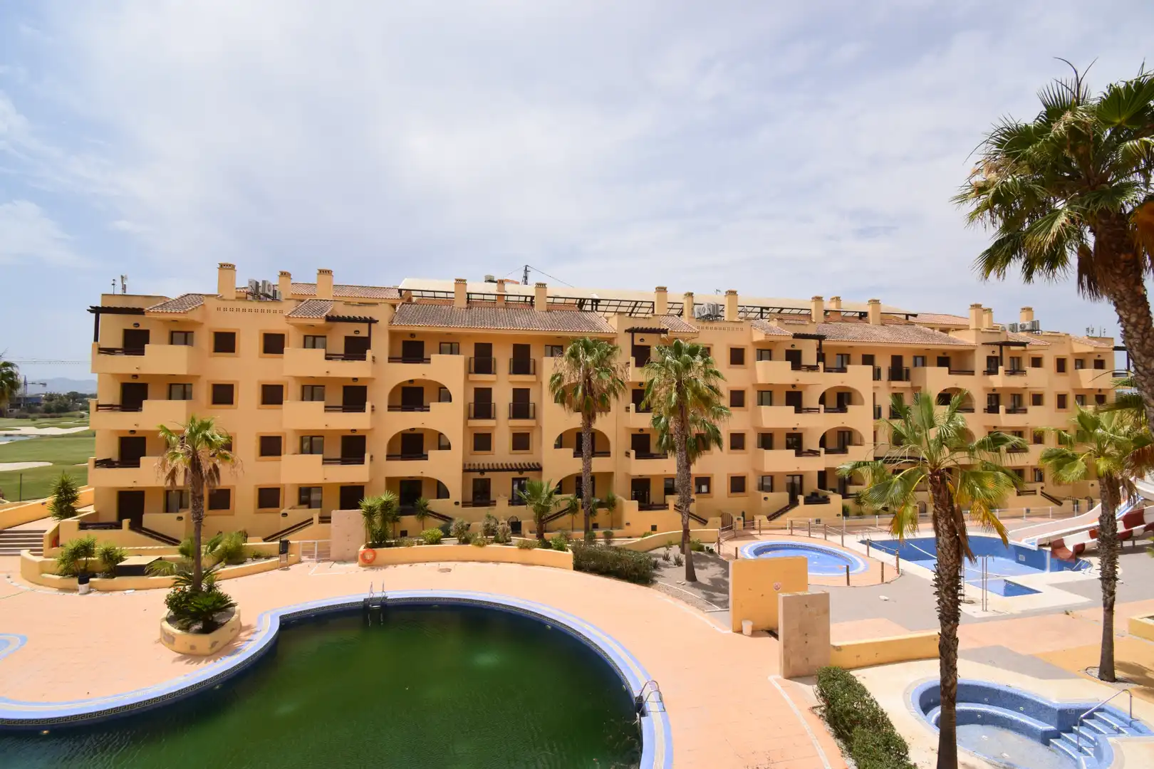 Außenansicht von Wohnungen zum Verkauf in Los Alcázares mit Klimaanlage, Heizung und Terrasse