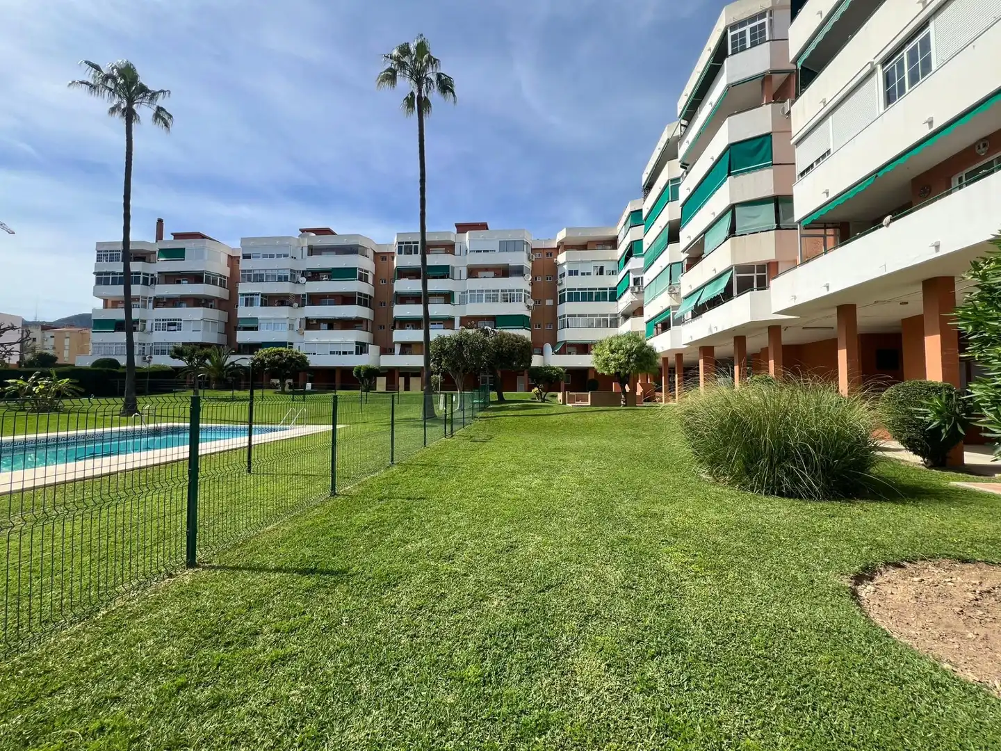 Außenansicht von Wohnung zum Verkauf in Torremolinos mit Klimaanlage, Privatgarten und Terrasse