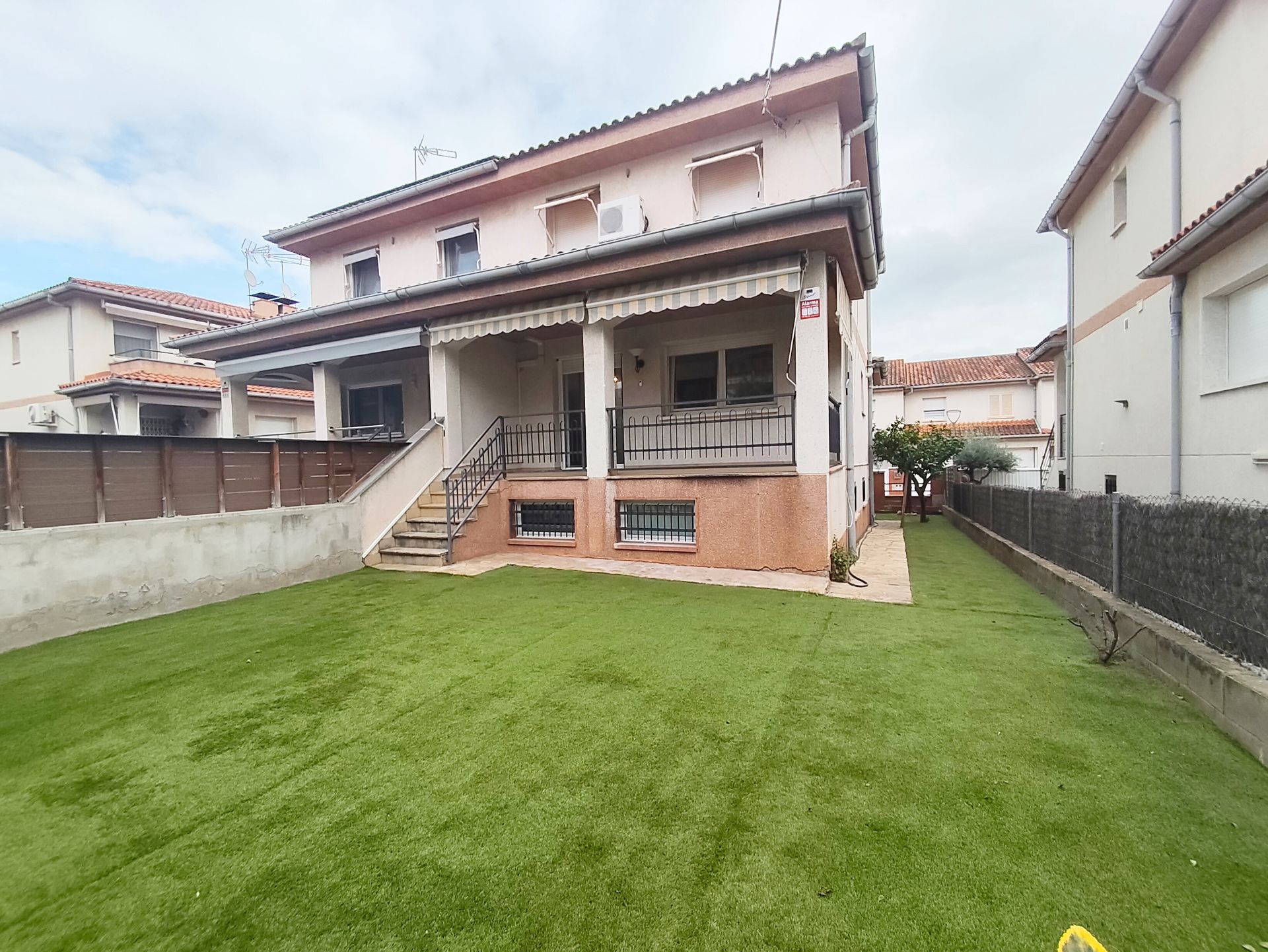 Exterior view of Single-family semi-detached to rent in Abrera  with Air Conditioner, Heating and Private garden