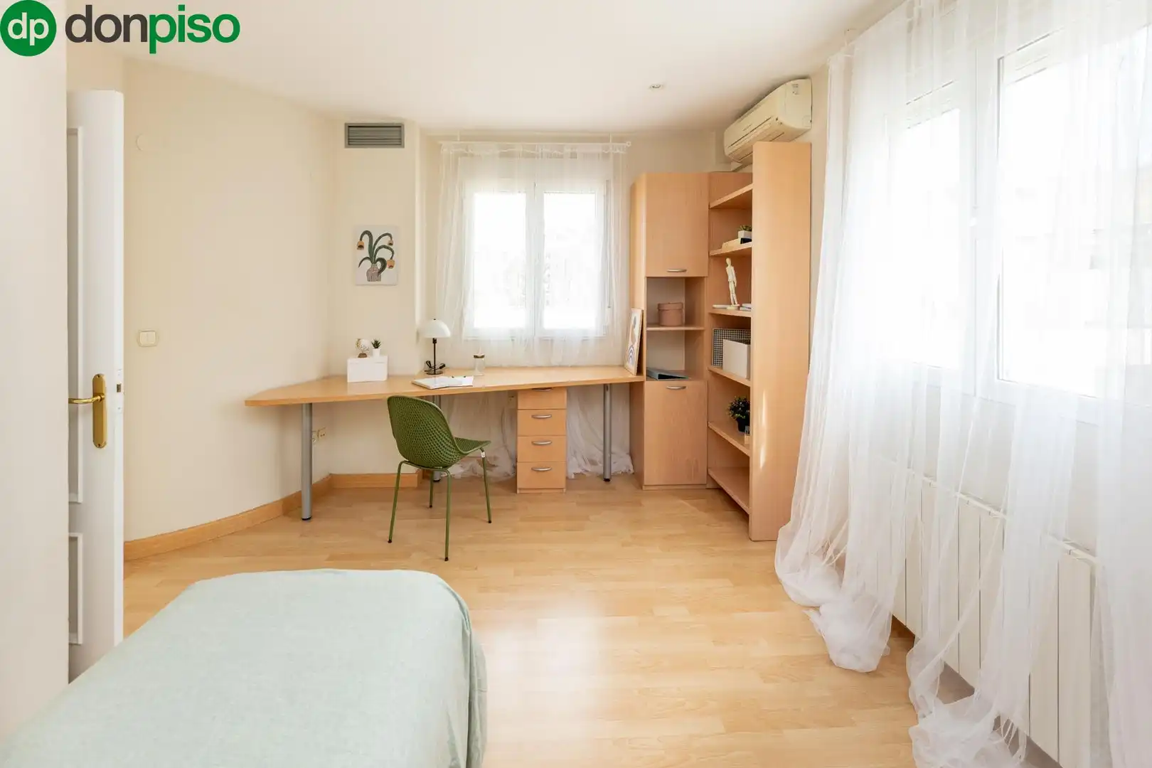 Habitación de Casa o chalet en venta en Granada con Aire acondicionado, Calefacción y Jardín privado