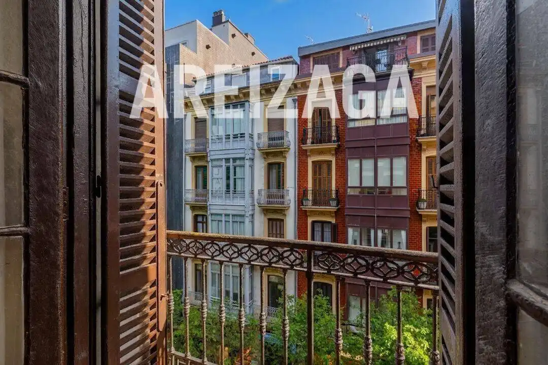 Terrassa de Pis en venda en Donostia - San Sebastián  amb Calefacció i Balcó