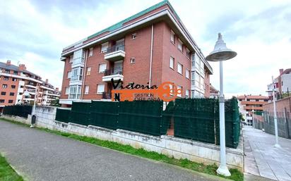 Exterior view of Flat for sale in Castro-Urdiales  with Heating, Terrace and Community pool