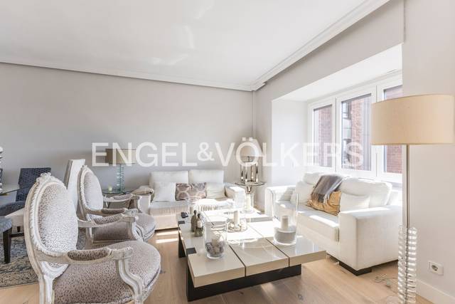 Piso en Venta en Avenida de Pío XII en Castilla