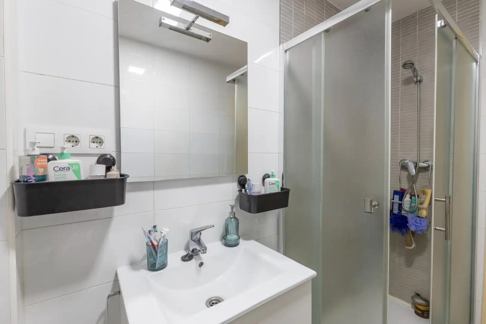 Bathroom of Flat for sale in Granada  with Heating and Balcony