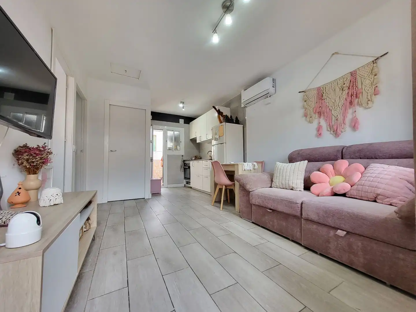 Sala de estar de Casa adosada en venta en Esparreguera con Aire acondicionado, Calefacción y Jardín privado