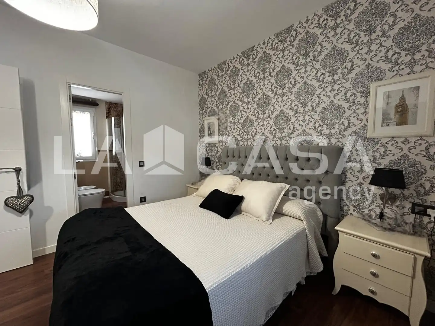 Dormitori de Casa adosada en venda en Montequinto amb Aire condicionat i Terrassa
