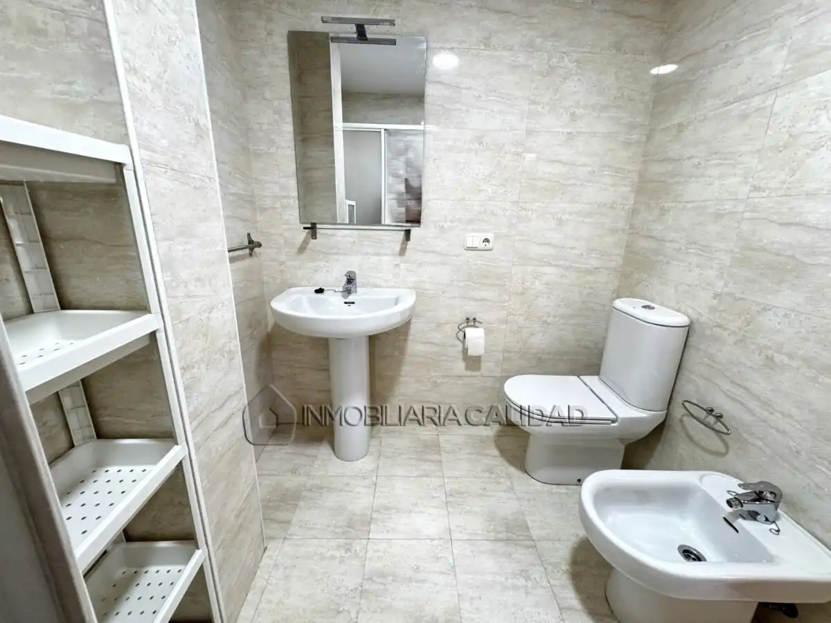 Bathroom of Flat for rent in Burgos  with Heating, Terrace and Storage room