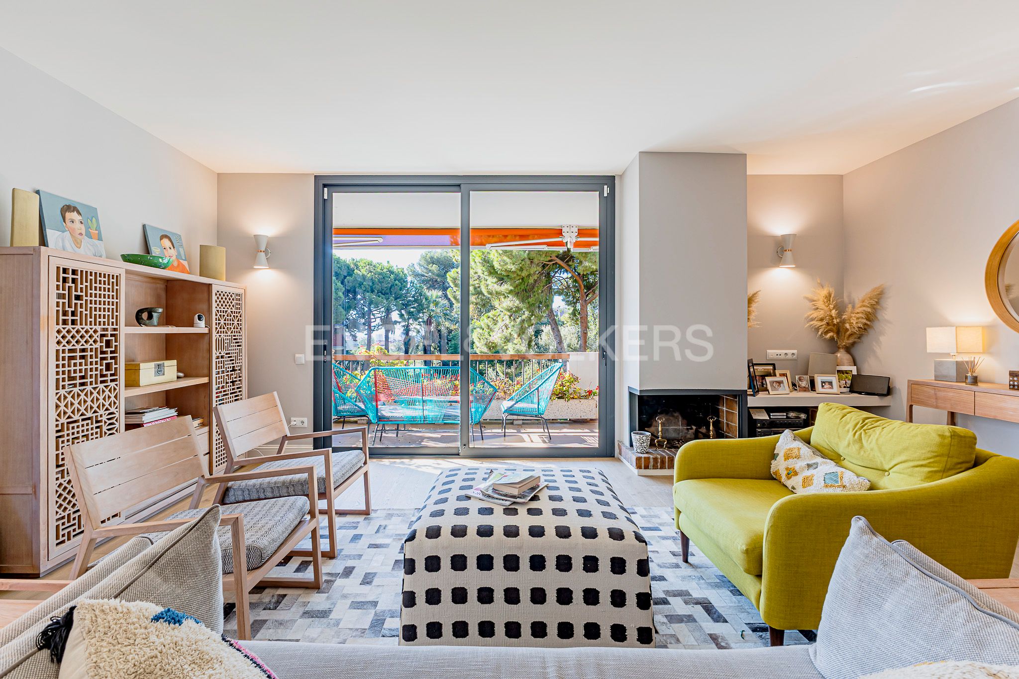 Exterior view of Apartment for sale in  Barcelona Capital  with Air Conditioner, Heating and Parquet flooring