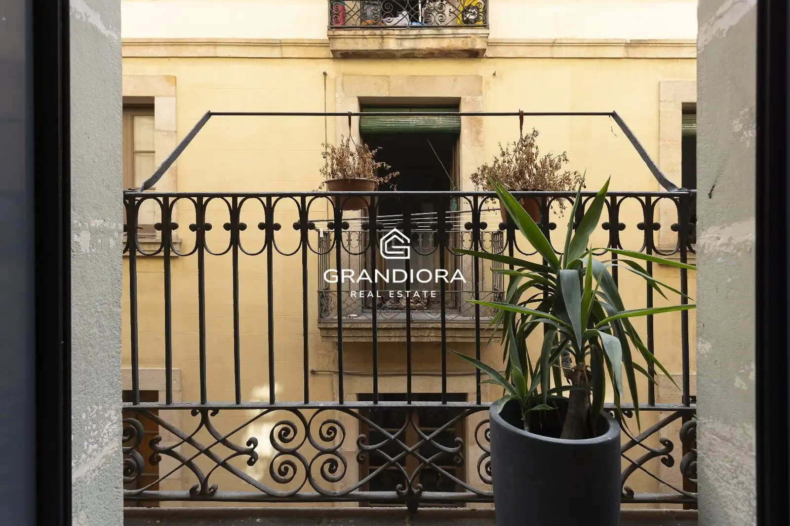 Balcony of Flat for rent in Barcelona  with Air Conditioner