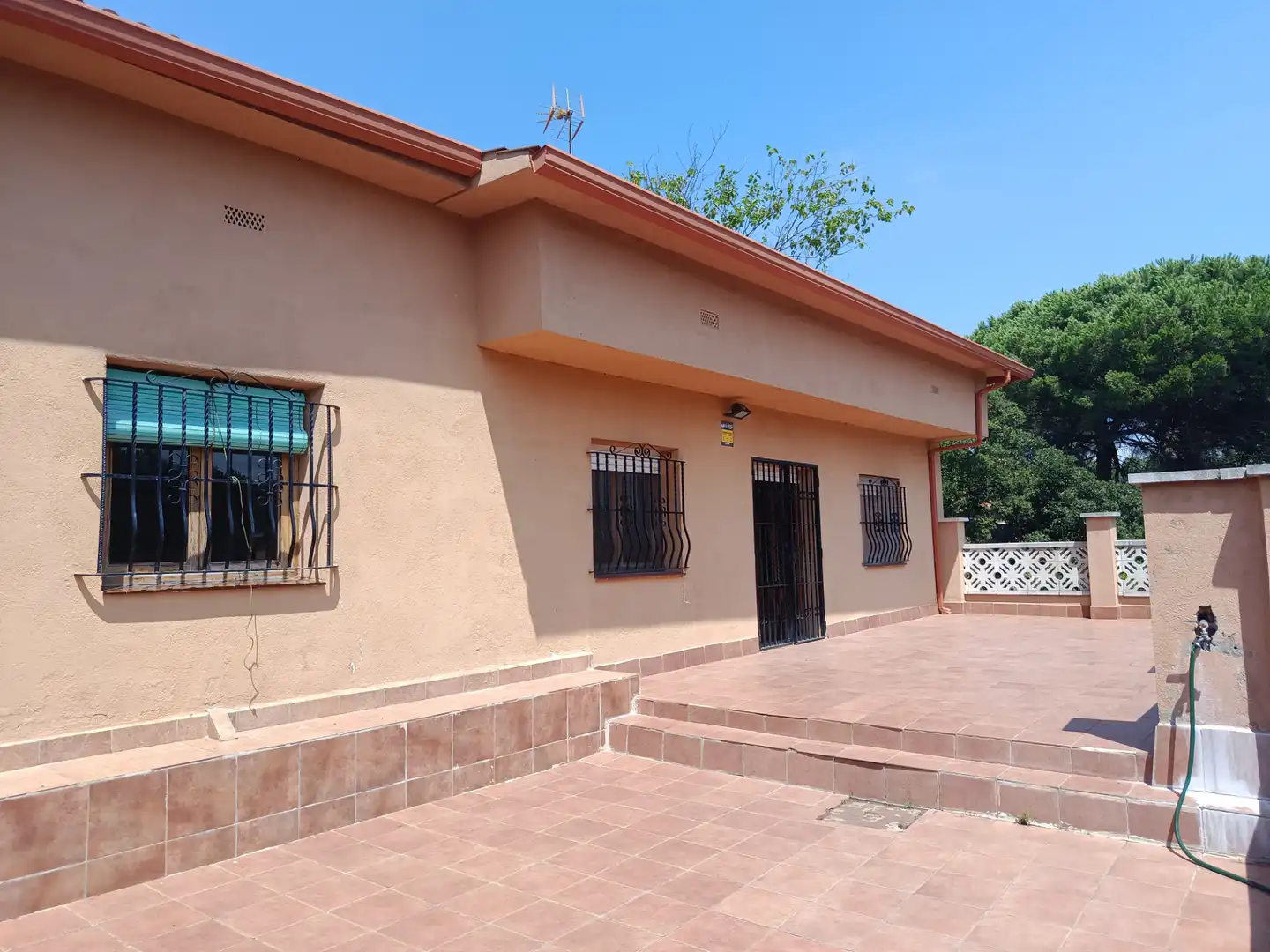 Vista exterior de Casa o xalet en venda en Tordera amb Calefacció, Jardí privat i Terrassa