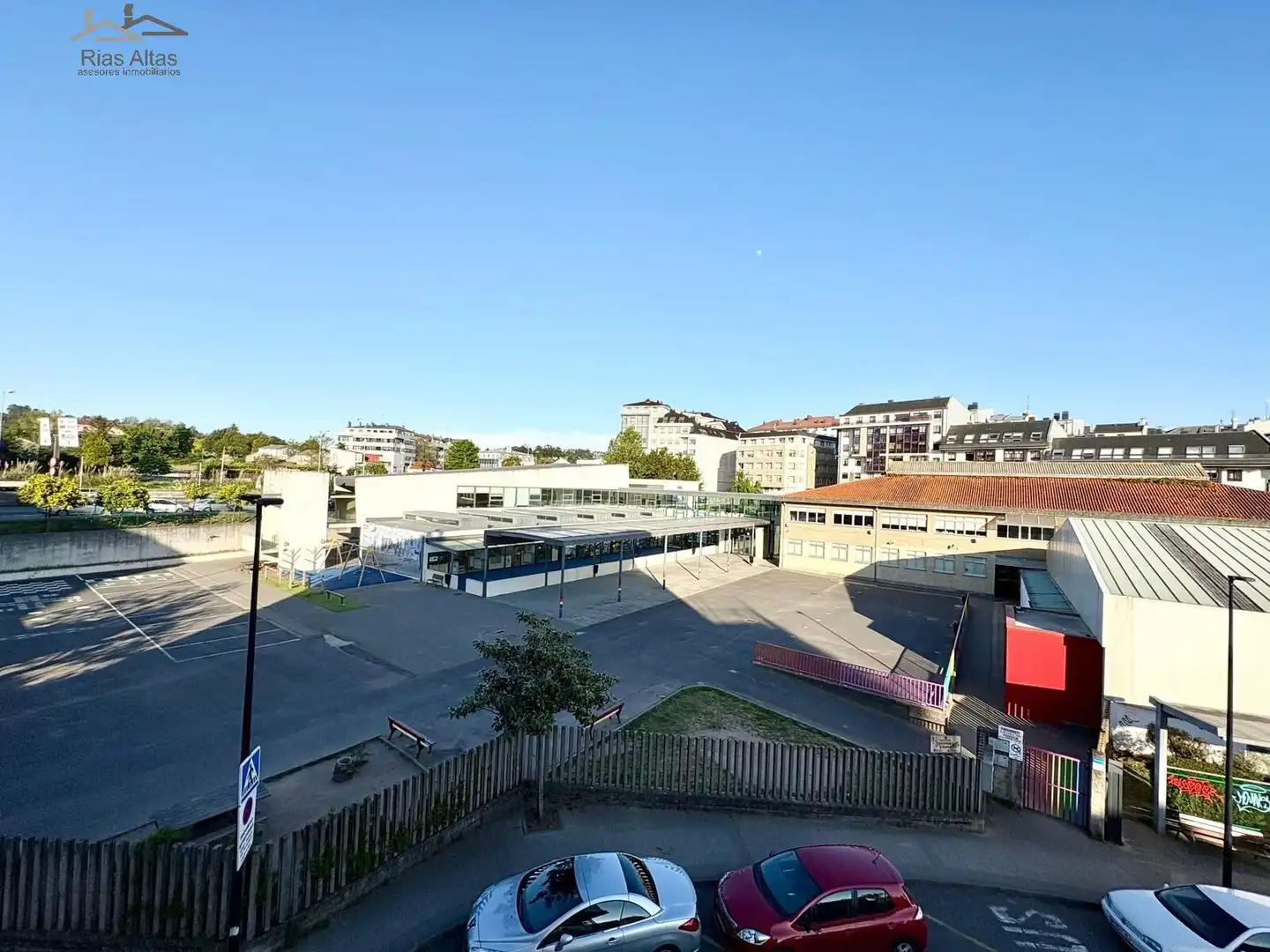 Vista exterior de Piso en venta en Cambre  con Calefacción, Parquet y Trastero