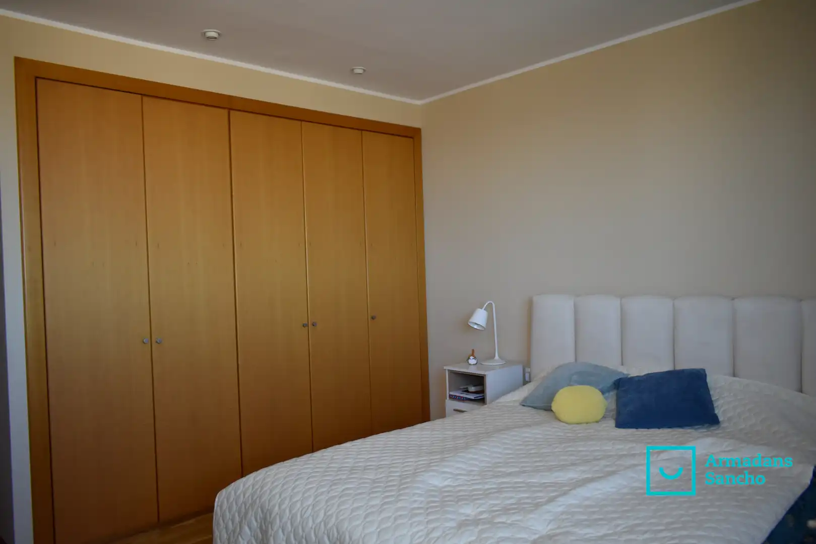 Schlafzimmer von Einfamilien-Reihenhaus zum Verkauf in Tiana mit Klimaanlage, Heizung und Privatgarten