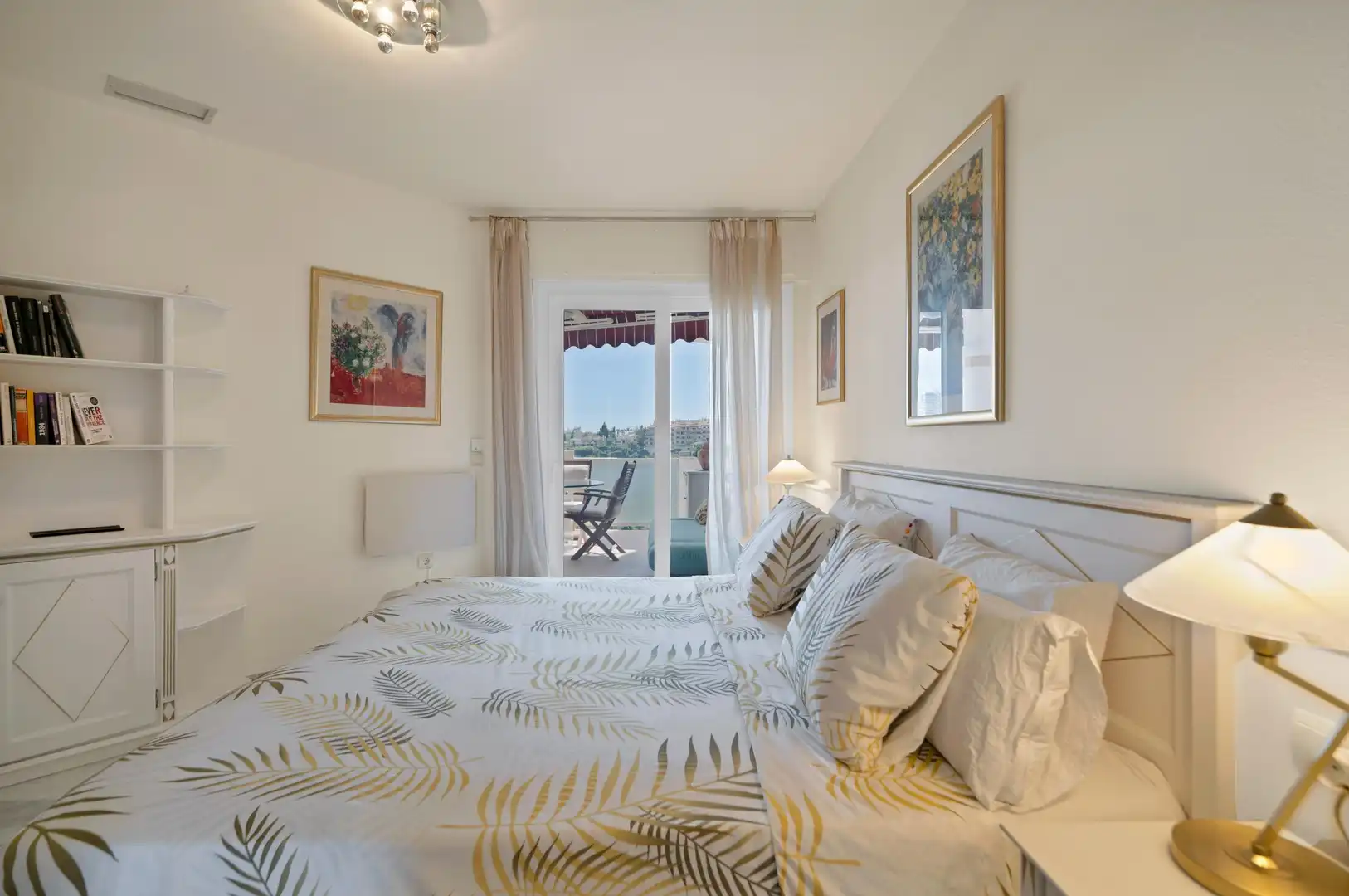 Habitación de Ático de alquiler en Marbella con Aire acondicionado, Calefacción y Jardín privado