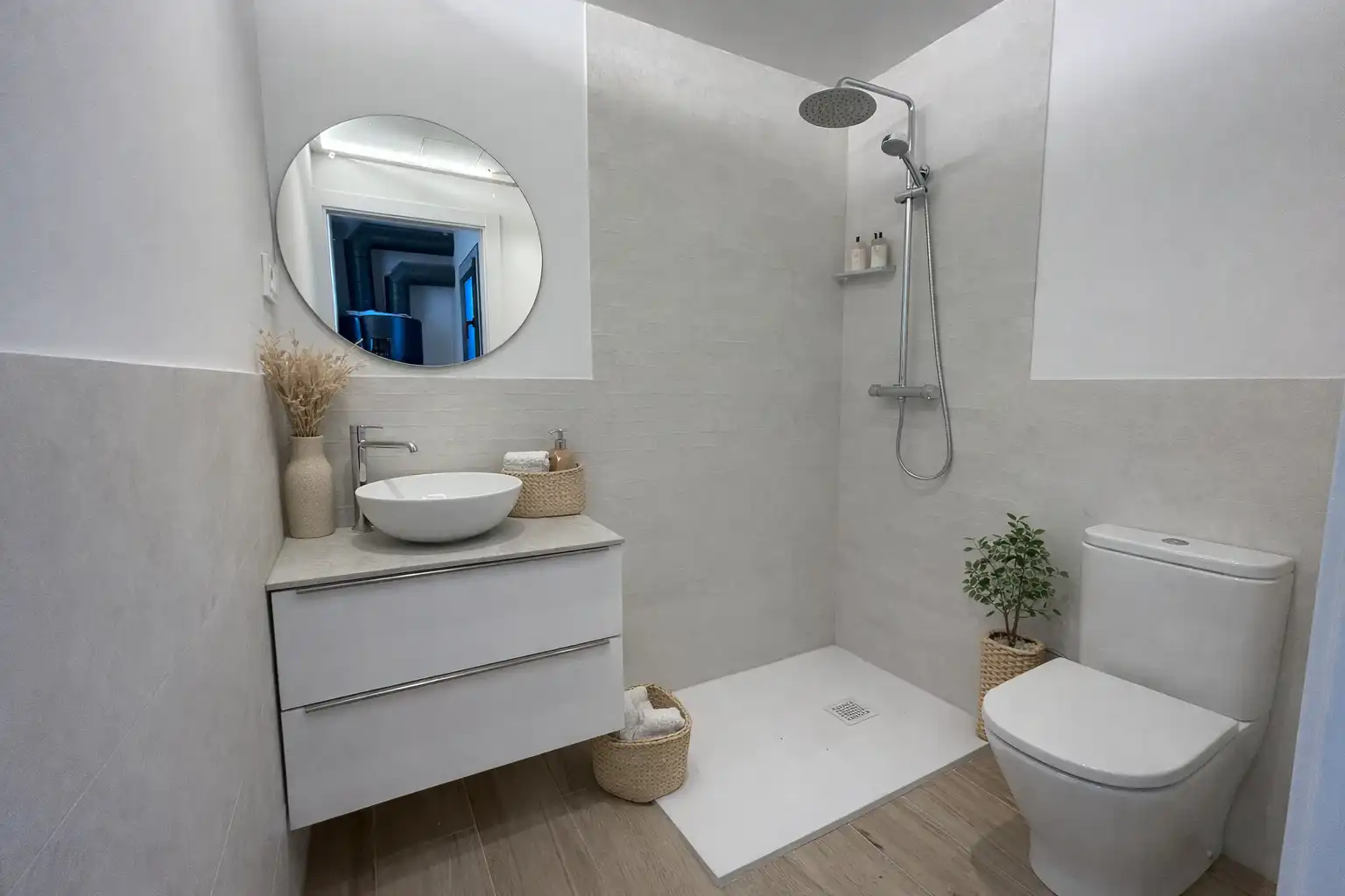 Bathroom of Flat for sale in L'Esquirol  with Heating, Private garden and Terrace