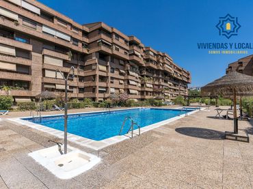 Baixos amb piscina en venda a Beiro