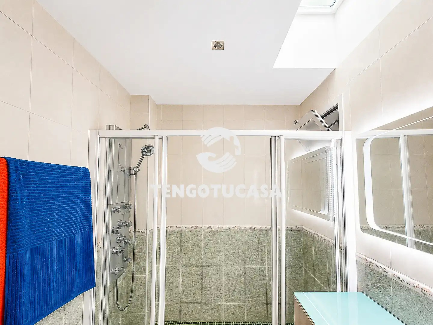 Bathroom of Flat for sale in Madrid