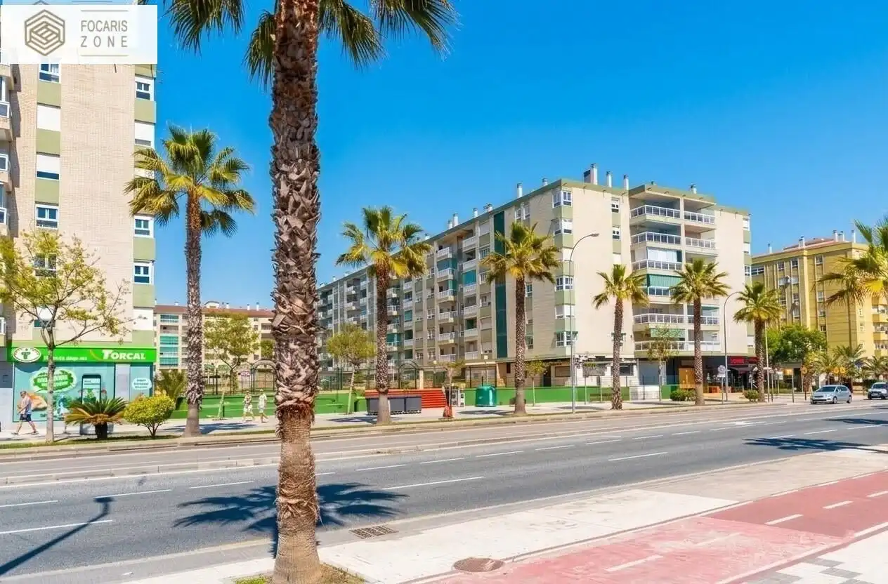 Appartamento con ascensore in vendita a Calle TOMÁS ECHEVARRÍA, imagen 2