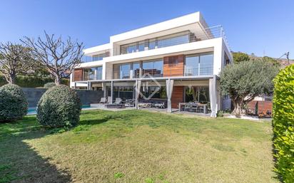 Vista exterior de Casa o xalet en venda en Esplugues de Llobregat amb Aire condicionat, Terrassa i Piscina