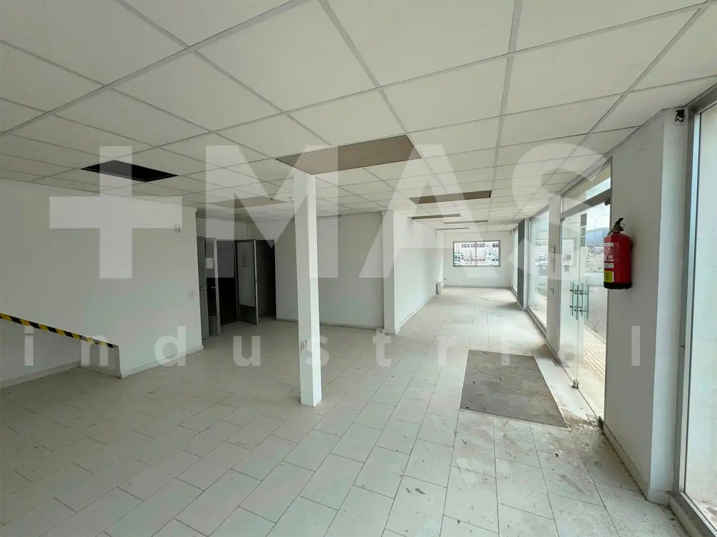 Industrial building to rent in ciudad de  Sevilla, imagen 2