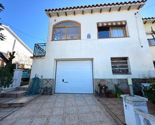 Vista exterior de Casa adosada en venda en Albinyana amb Aire condicionat, Calefacció i Jardí privat