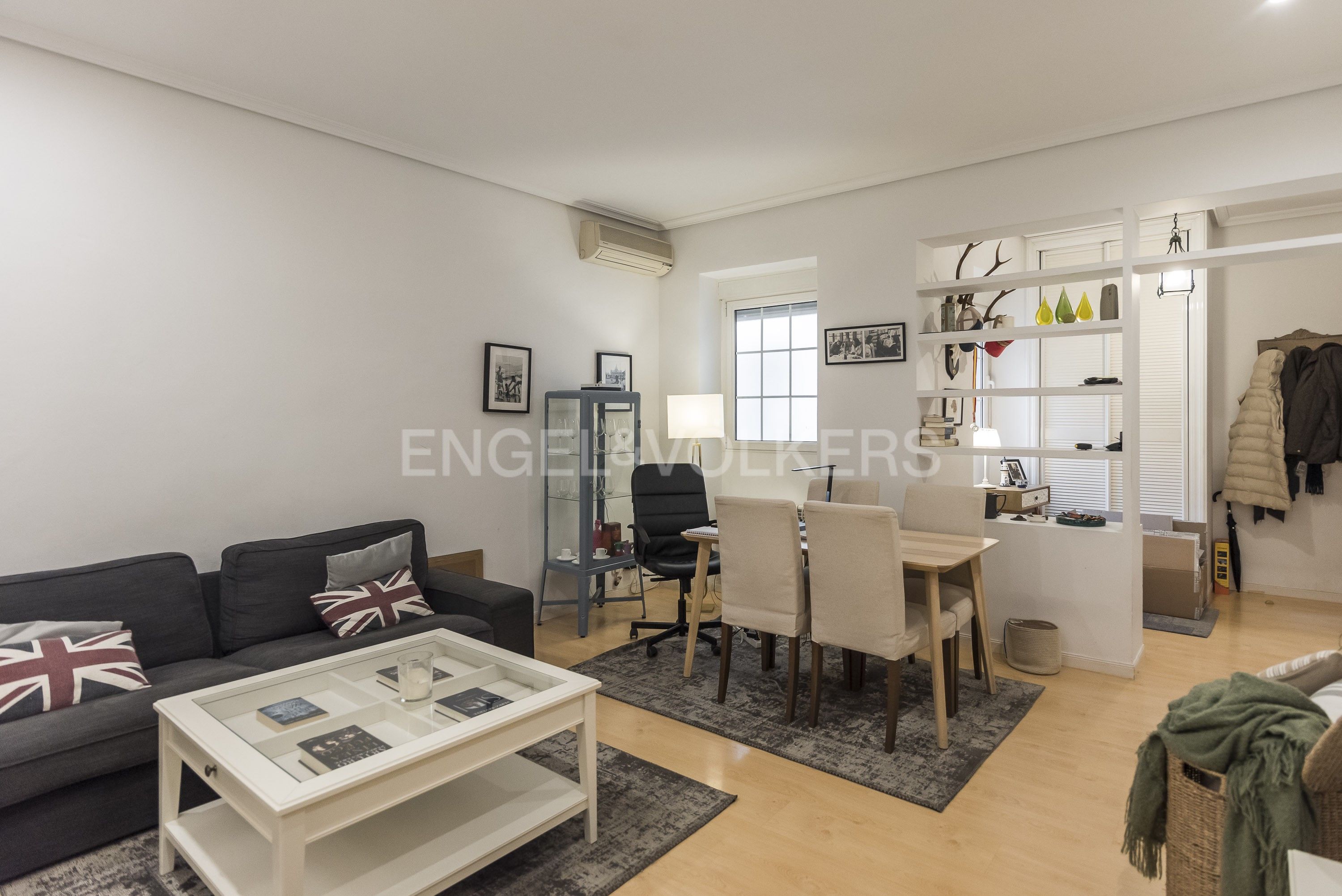 Living room of Flat for sale in  Madrid Capital  with Air Conditioner and Heating