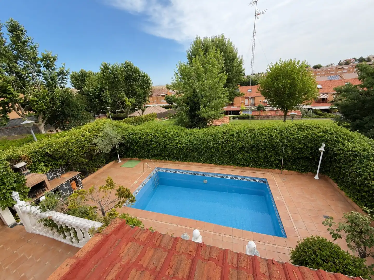 Piscina de Casa adosada en venda en Móstoles amb Aire condicionat, Calefacció i Jardí privat