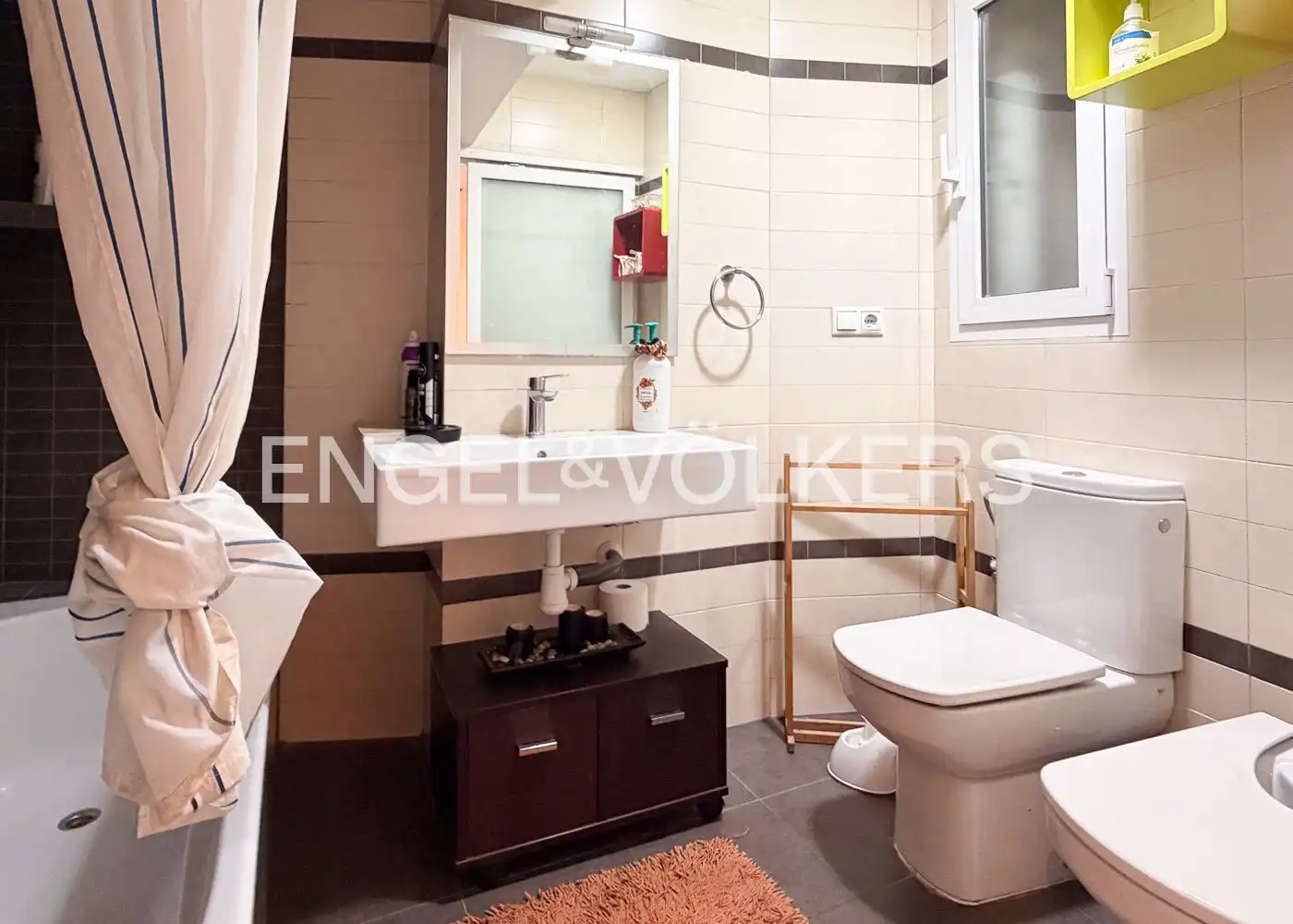 Badezimmer von Wohnung zur Miete in Camins al Grau